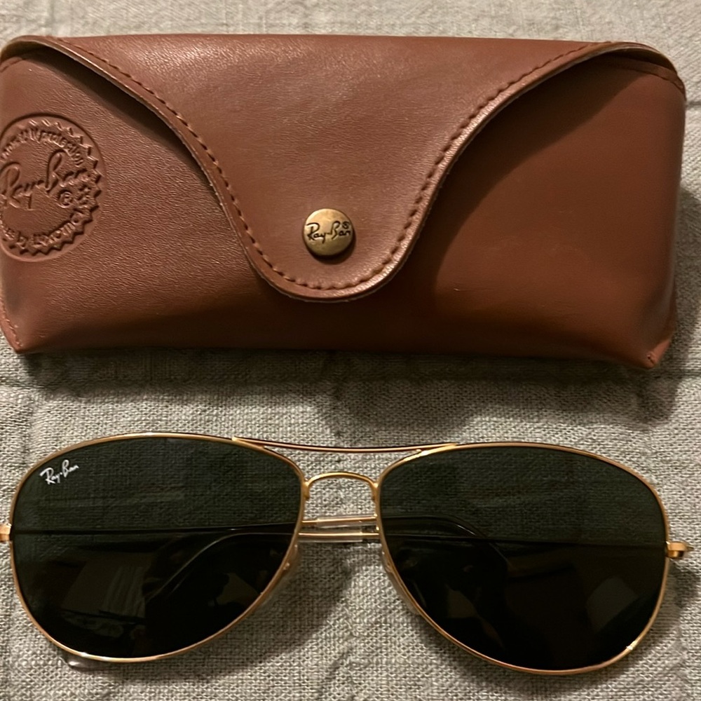 Women’s Classic Ray-Bans like new condition